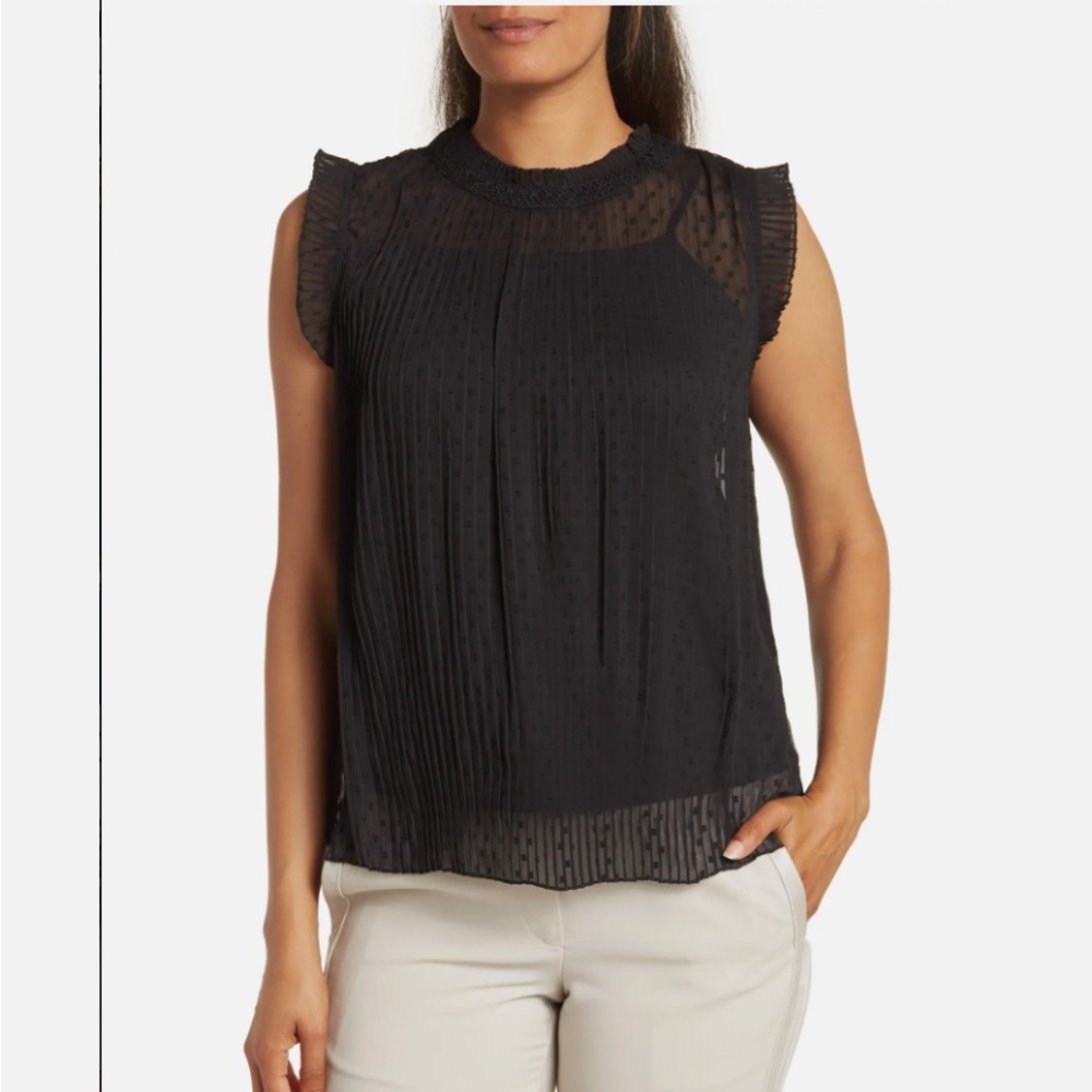 Adrianna Papell Collared Swiss Dot Sleeveless Blouse
Size 12
Great Condition